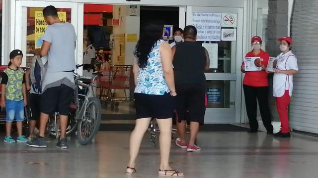 Centros comerciales funcionan con restricciones de seguridad. Centros comerciales funcionan con restricciones de seguridad.