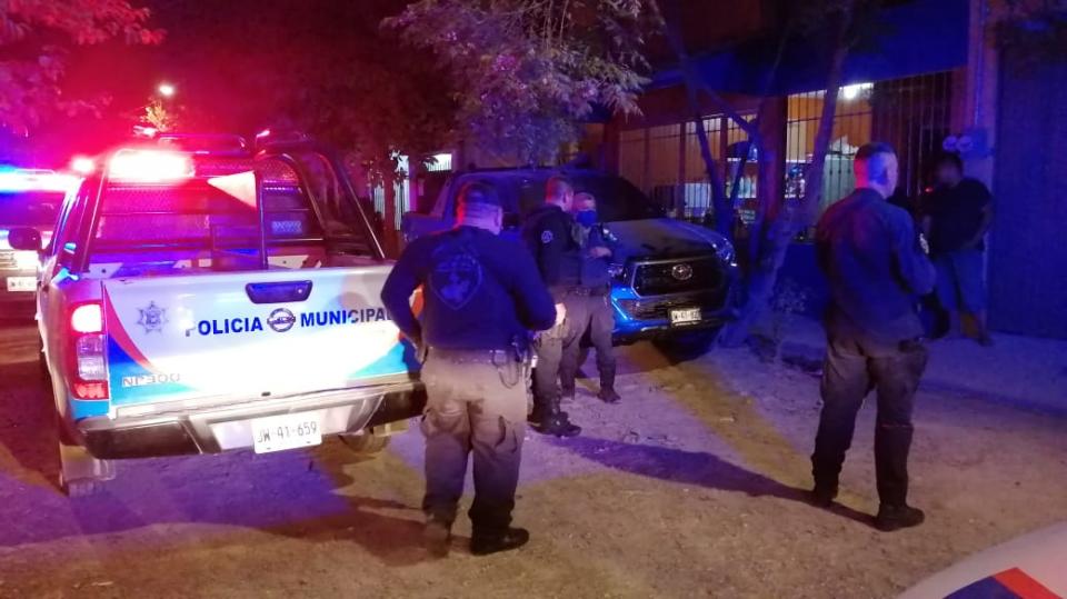 ella fue ayudada por un amigo ella fue ayudada por un amigo