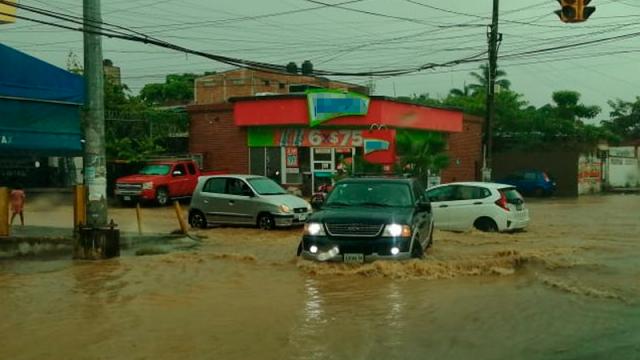 Ante la lluvia registrada esta tarde se registran encharcamientos Lluvias Vallarta