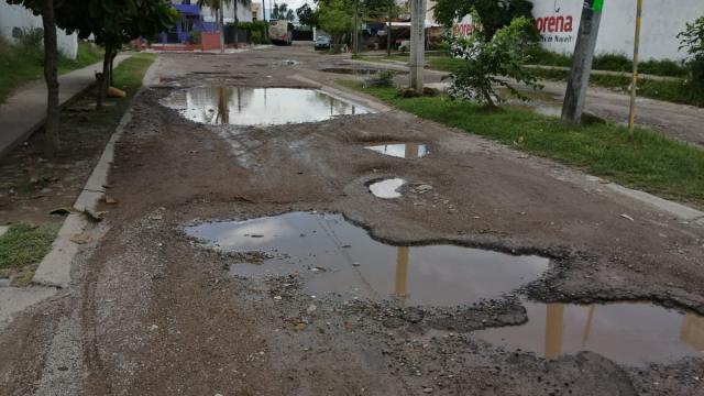 Denuncian presencia de baches en fraccionamiento Jardines del Sol Denuncian baches en fraccionamiento