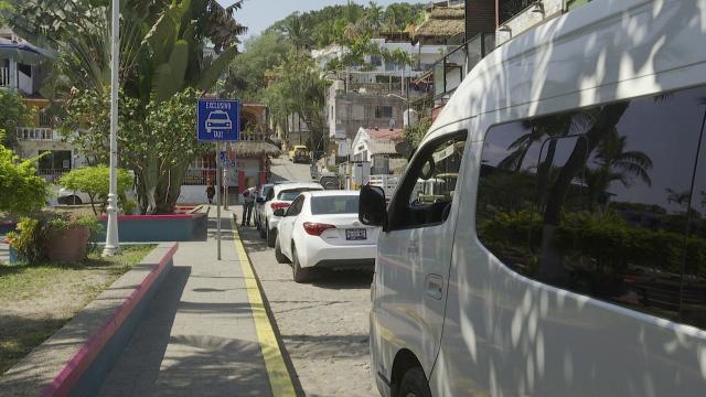 Se voltea la tortilla; taxistas de zona turística sufren por trabajo Sitio de taxis en Riviera Nayarit