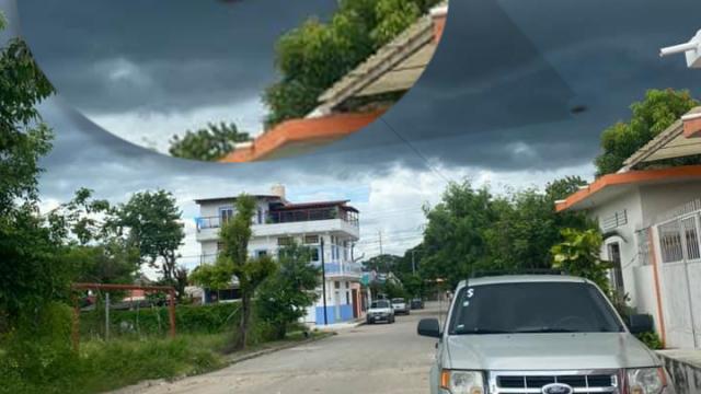 Avistan “ovni” entre nubes antes de la tormenta ayer en Vallarta Avistan “ovni” entre nubes antes de la tormenta ayer en Vallarta
