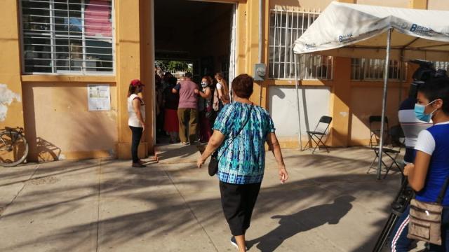 Reciben pensión personas de la tercera edad en San José del Valle Entrega de apoyos Bienestar en San José del Valle