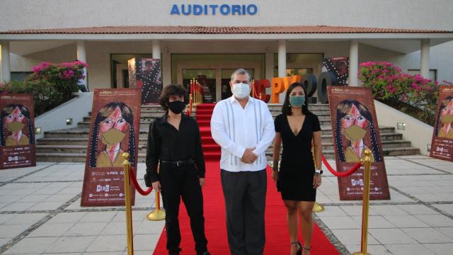 Entregan premio “Iguana de Oro” al cineasta jalisciense Samuel Kishi Festival de Cine en Puerto Vallarta