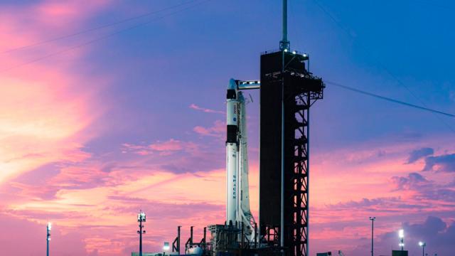 Lanzamiento de SpaceX con tras astronautas fue pospuesto al domingo SpaceX