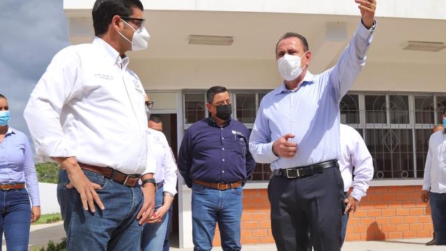 Jaime Cuevas y Antonio Echevarría realizan histórica entrega de obras Jaime Cuevas con Antonio Echevarría