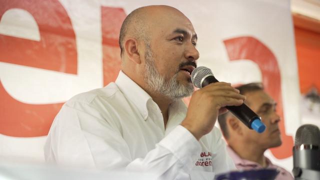 bruno blancas con locatarios de mercado municipal Bruno Blancas fomenta el comercio local