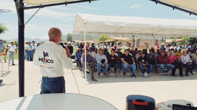 Carlos Gerard se compromete a impulsar circuitos de la costa con la sierra Carlos Gerard presenta proyectos en su recorrido por Mascota