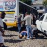 Mujer cae del camión en la 5 de Diciembre Mujer cae de camión en 5 de Diciembre