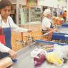 empacadores, adultos mayores Adultos mayores no regresarán a Walmart