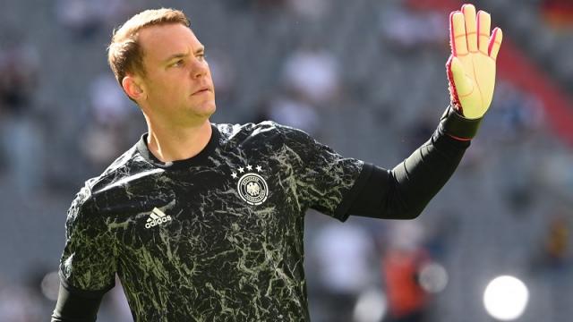 UEFA sancionaría a Neuer y a la selección de Alemania por apoyar a la comunidad LGBT+ El portero y capitán Manuel Neuer, será investigado por utilizar pulsera arcoíris