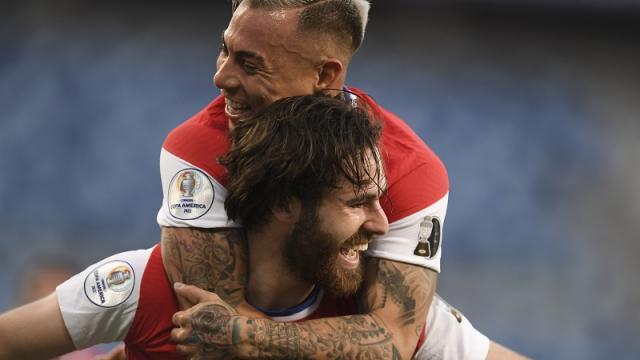Jugadores de Chile habrían metido prostitutas a sus cuartos Selección de Chile en la mira