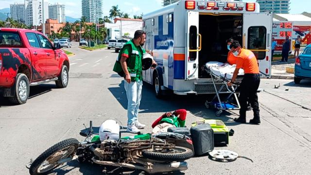 13-Accidente En aparatoso accidente, motociclista resulta lesionado