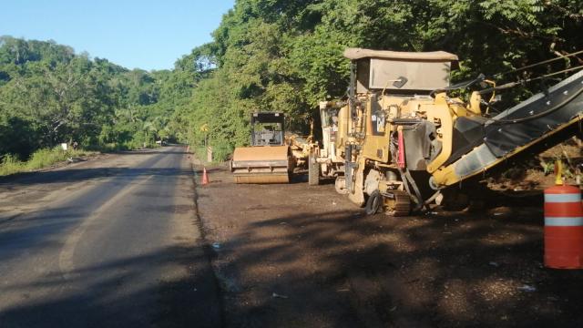 Continúan las reparaciones en la carretera federal 200 2 Continúan las reparaciones en la carretera federal 200