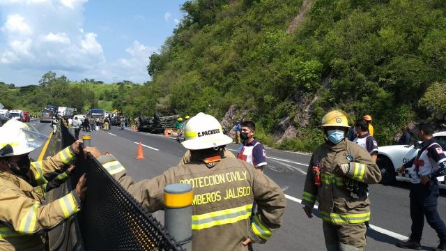 Mueren 2 militares y 5 resultan heridos en la Tepic-Guadalajara Accidente sobre la carretera Tepic-Guadalajara