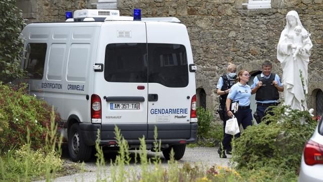 Vinculan asesino de cura en Francia con incendio de catedral de Nantes Cura asesinado en Francia