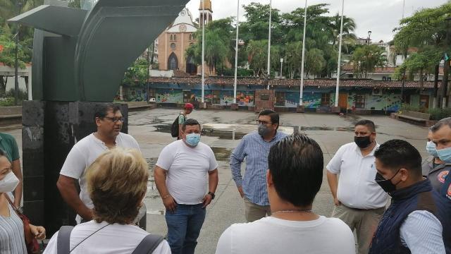 Instalan temporalmente en Parque Hidalgo 58 locatarios Instalan temporalmente en Parque Hidalgo 58 locatarios