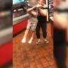 Captan en video a madre cuando arroja al suelo a su hijo con autismo Madre arroja al suelo a su hijo con autismo