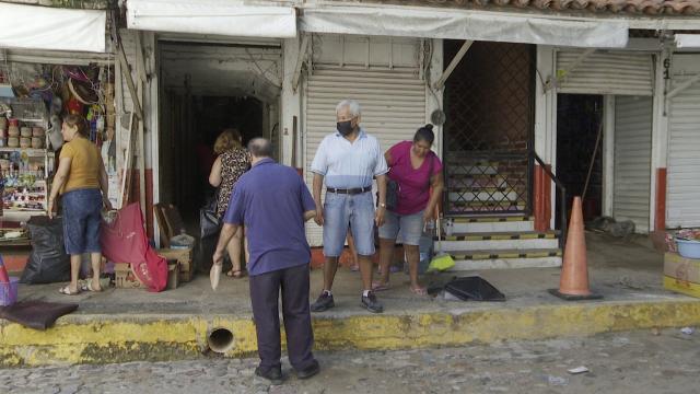 No se dejara a los locatarios afectados por Nora Locatarios afectados