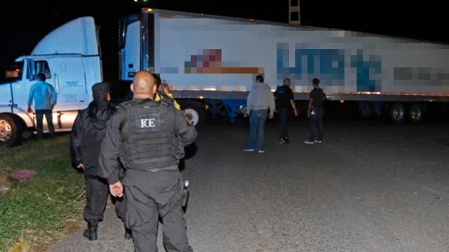 Vinculan a exdirector del SEMEFO por tráiler con cadáveres El exfuncionario fue vinculador por el caso del tráiler con cadáveres