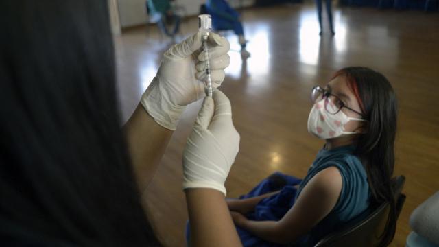 El Salvador inicia vacunación anticovid en niños mayores de 6 años Vacunación contra covid-19 en niños en Latinoamérica.