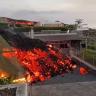 La lava del volcán de Canarias destruye un centenar de casas Volcán en Canarias destruye casas y obliga evacuación.
