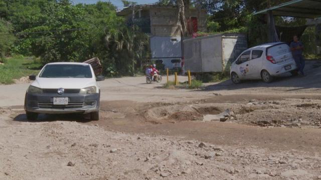 Daña los camiones de la ruta Loma Bonita el pésimo estado de la calle Avenida Un calvario es el que pasan automovilistas