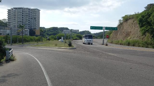 De manera definitiva este pasado viernes 22 de octubre de 2021, fue cerrada la carretera la antigua carretera federal la Cruz de Huanacaxtle Punta de Mita Nayarit. Carretera federal la Cruz de Huanacaxtle Punta de Mita Nayarit.
