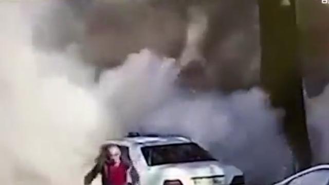 15 personas quedan atrapadas bajo los escombros de un edificio en Georgia Derrumbe de edificio en Georgia