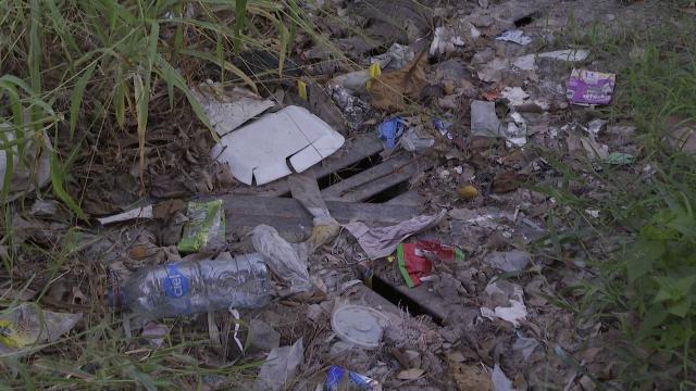 Continúa en el olvido La Aurora por parte de autoridades municipales Fraccionamiento La Aurora continúa con falta de mantenimiento