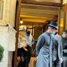 Mujer le grita 'ratero' a Peña Nieto en Roma Peña Nieto saliendo de hotel