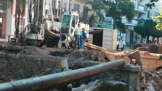 Ante el atraso de la reconstrucción del Puente Insurgentes urge cuidar el Puente de la calle Morelos puente Libertad-Insurgentes por la furiosa crecida del Rio Cuale