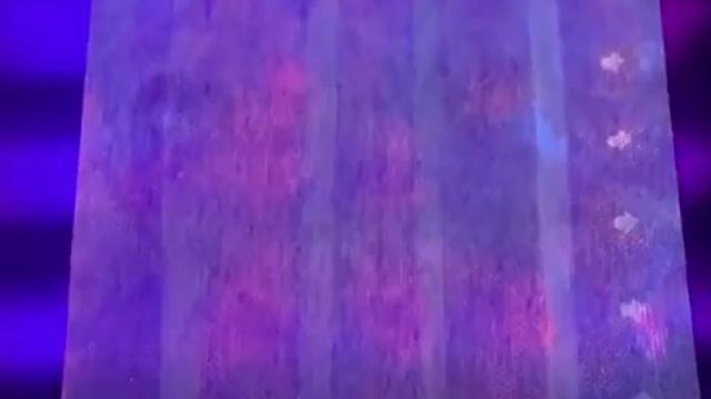 Japón desarrolla mascarilla que detecta covid Cubrebocas que detecta el Covid-19 bajo la luz ultravioleta
