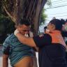 Energúmeno taxista golpea a peatón hasta desmayarlo Hombre sangrando