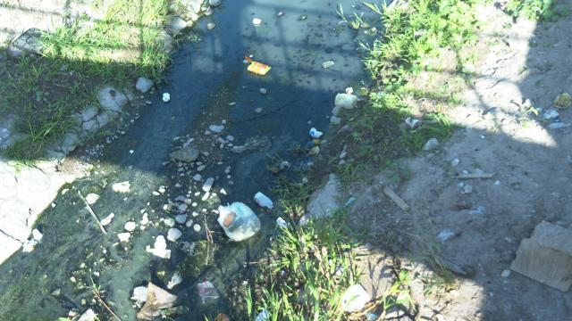 Aguas negras en canal del Libramiento Luis Donaldo Colosio 4 Basura