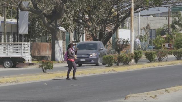 Ciudadanos siguen arriesgando su vida al no usar puente de Palma Real Puente de Palma Real en San Vicente