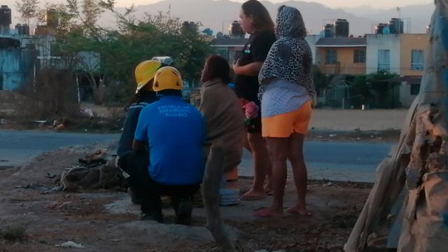 Trabajo social del DIF de Bahía de Banderas apoyo a la pareja que perdió todo en un incendio pareja afectada por un incendio