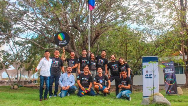 Izan bandera del orgullo LGBTI+ en el Centro Universitario de la Costa bandera del orgullo LGBTI+