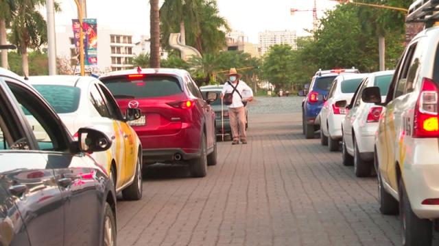Piden automovilistas sincronización semáforos e igualar los tiempo en cruceros conflictivos semáforos en el cruce de la avenida los Tules y Francisco Villa