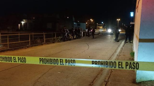 Hombre se quita la vida con una pistola de diábolos en La Cruz de Huanacaxtle Cinta amarilla afuera de un condominio en La Cruz de Huanacaxtle