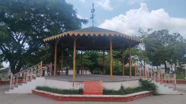 Vecinos de Joyas del Pedregal piden mejoras a canchas de uso múltiples Cancha de usos múltiples en Joyas del Pedregal