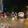 Autos atorados y motos arrastradas por las fuertes lluvias Los vecinos de la zona sufrieron con las inundaciones