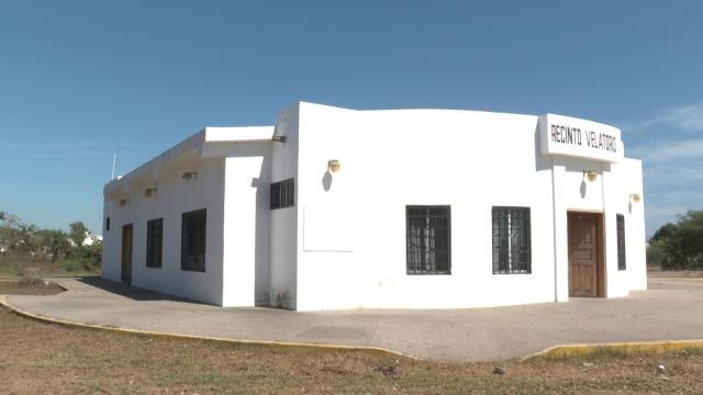 Edificio blanco del velatorio