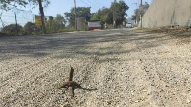 Ponchallantas sobre avenida Politécnico Nacional