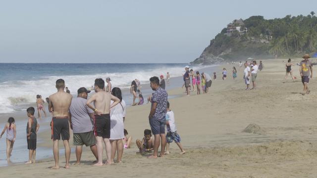 Turistas en una playa